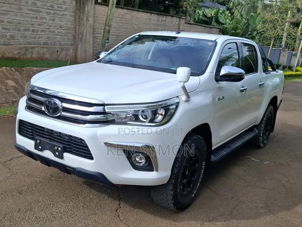 Toyota Hilux SR5 4x4 2018 White