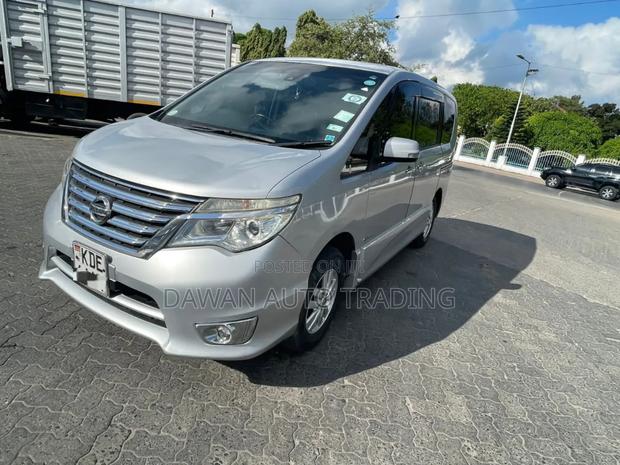 Nissan Serena 2014 Silver