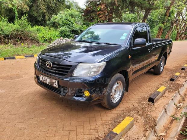 Toyota Hilux 2013 Black