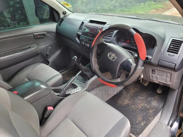 Toyota Hilux 2013 Black