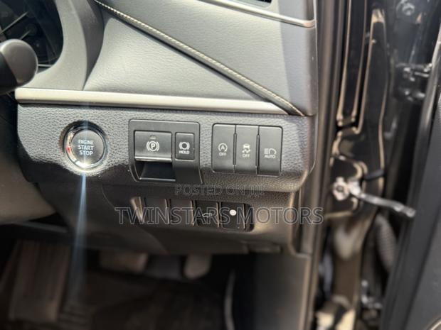 Toyota Harrier 2.0 2018 Matt Black