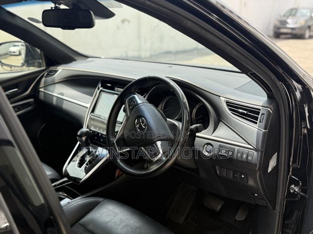 Toyota Harrier 2.0 2018 Matt Black