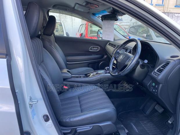 Honda Vezel 2018 White