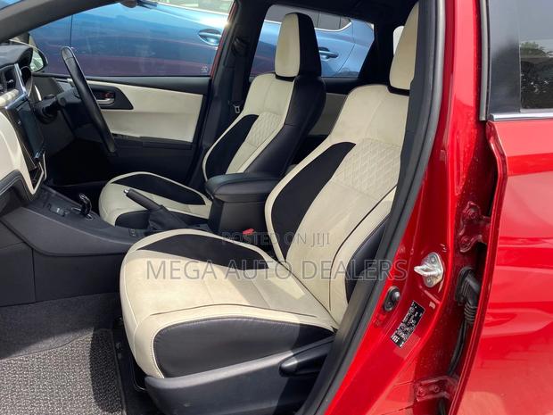 Toyota Auris 2018 Red