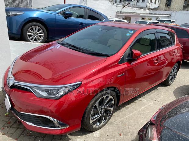 Toyota Auris 2018 Red