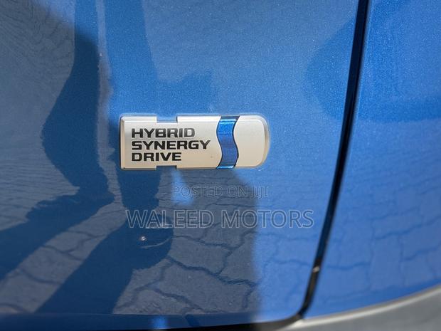 Toyota Sienta 1.5 Hybrid FWD 2019 Blue