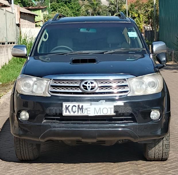 Toyota Fortuner 4.0 AWD 2010 Black