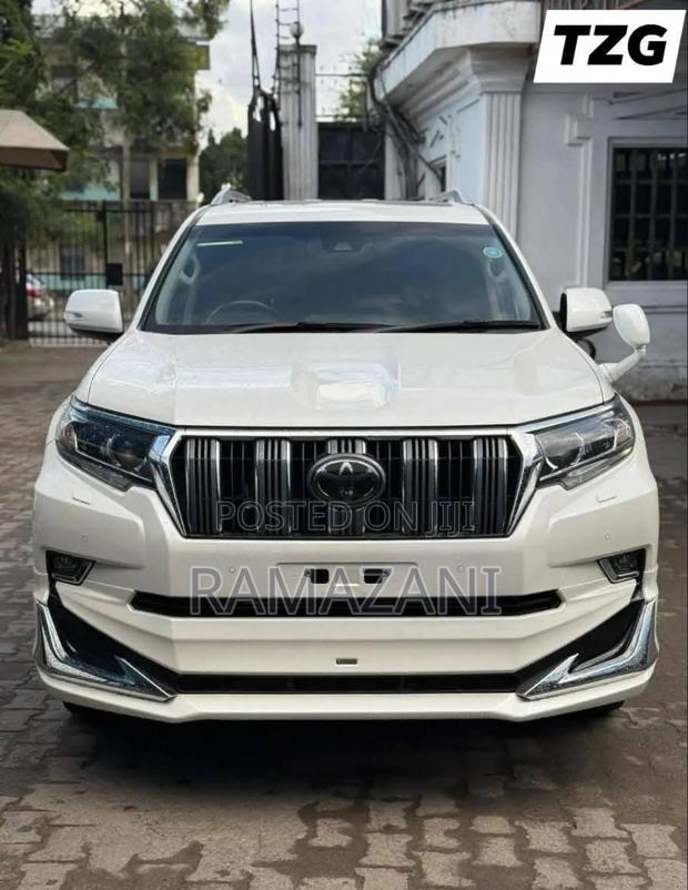 Toyota Land Cruiser Prado 2.8 2017 White