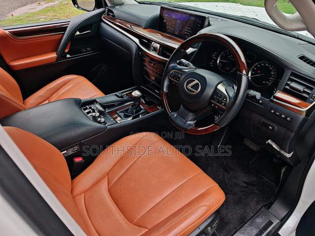 Lexus LX 570 AWD 2018 White