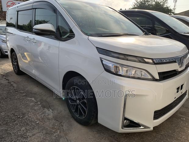 Toyota Voxy 2018 White