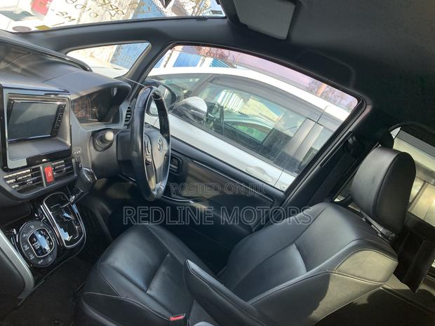 Toyota Esquire 2.0 AWD (7 seater) 2018 Black