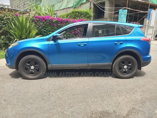 Toyota RAV4 2018 Blue