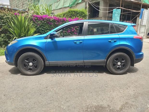 Toyota RAV4 2018 Blue