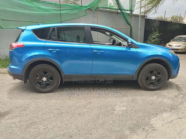 Toyota RAV4 2018 Blue