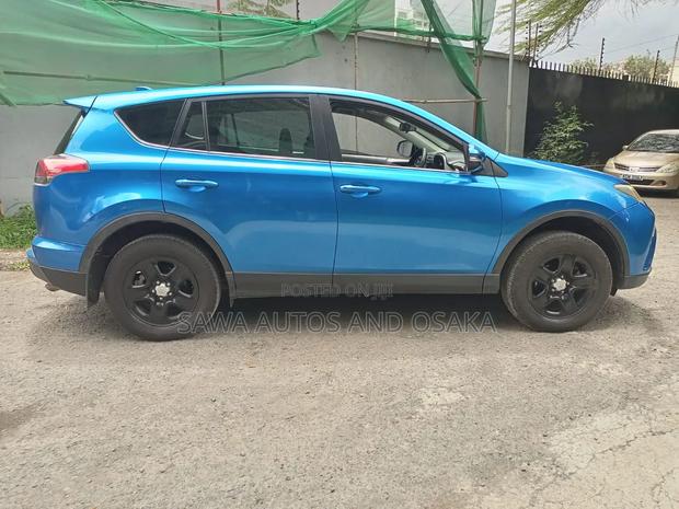 Toyota RAV4 2018 Blue