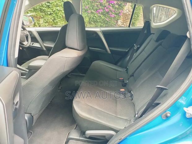 Toyota RAV4 2018 Blue