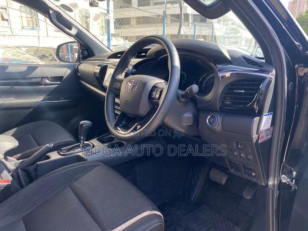 Toyota Hilux 2019 Black