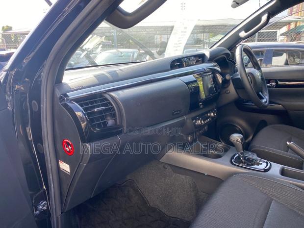Toyota Hilux 2019 Black
