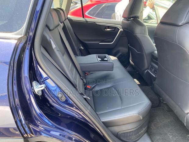 Toyota Raize 2019 Blue
