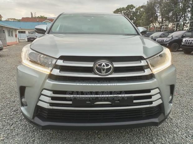 Toyota Kluger 2017 Silver