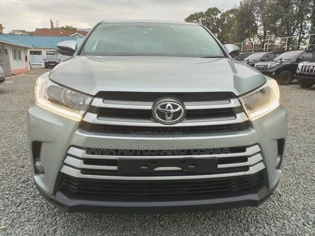 Toyota Kluger 2017 Silver