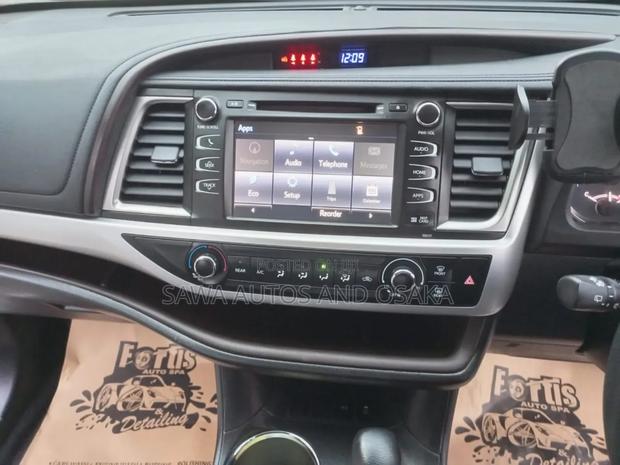 Toyota Kluger 2017 Silver