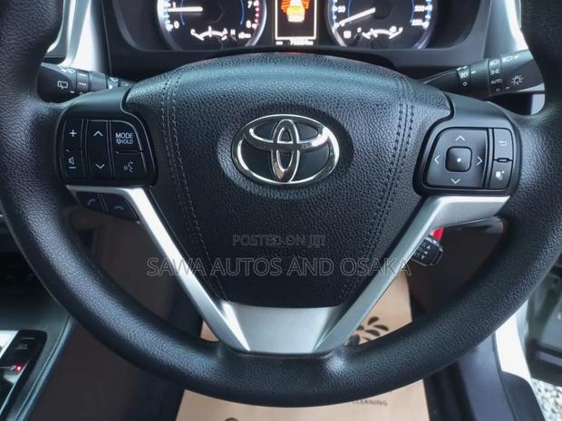 Toyota Kluger 2017 Silver