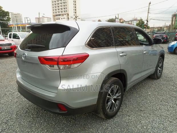 Toyota Kluger 2017 Silver