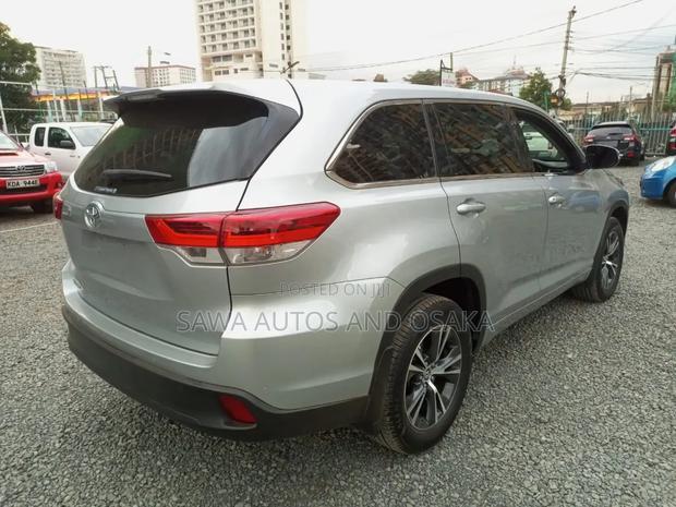 Toyota Kluger 2017 Silver