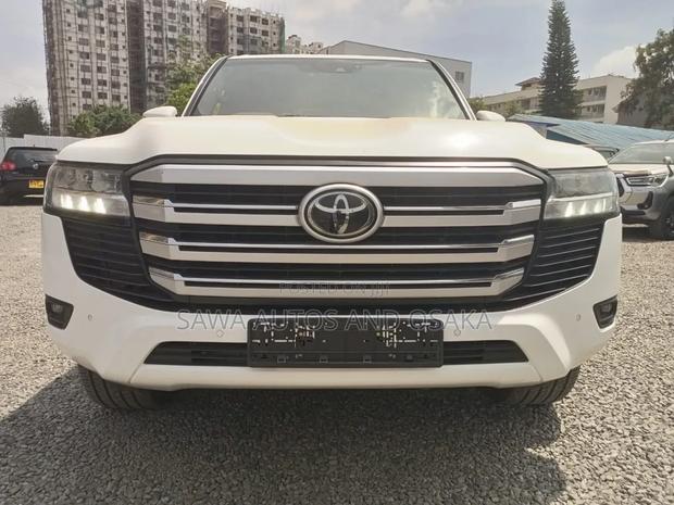 Toyota Land Cruiser 2023 White