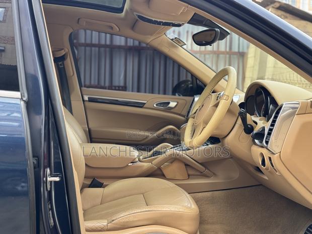 Porsche Cayenne 2014 Blue