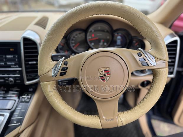 Porsche Cayenne 2014 Blue