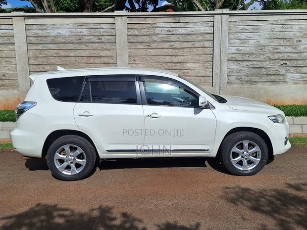 Toyota Vanguard 2012 Pearl