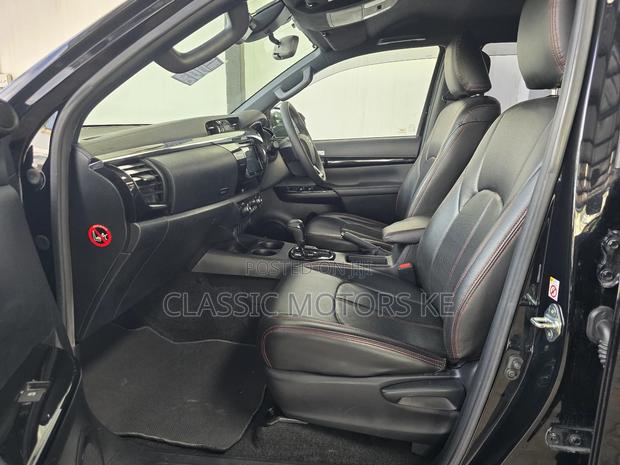 Toyota Hilux SR5+ 4x4 2019 Black