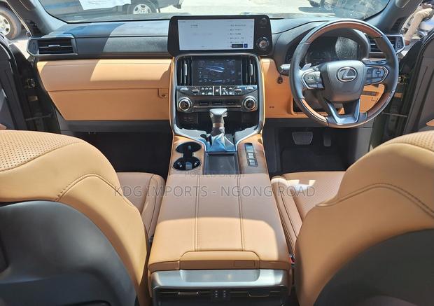 Lexus LX LX 600 2023 Green