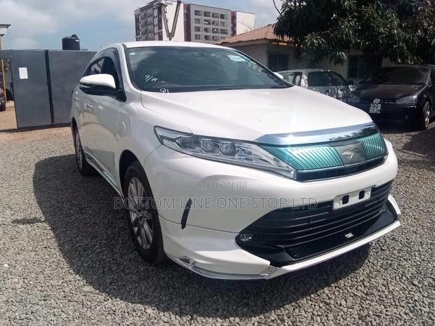 Toyota Harrier 2.0 4WD 2019 White
