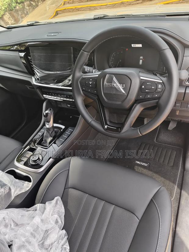 New Isuzu MU-X 2025 White