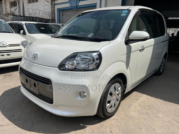 Toyota Porte 1.5 FWD 2019 White