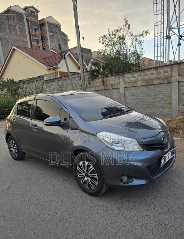 Toyota Vitz 2015 Gray