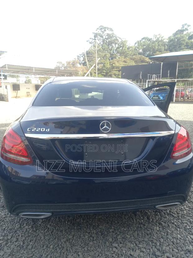 Mercedes-Benz C200 2018 Blue