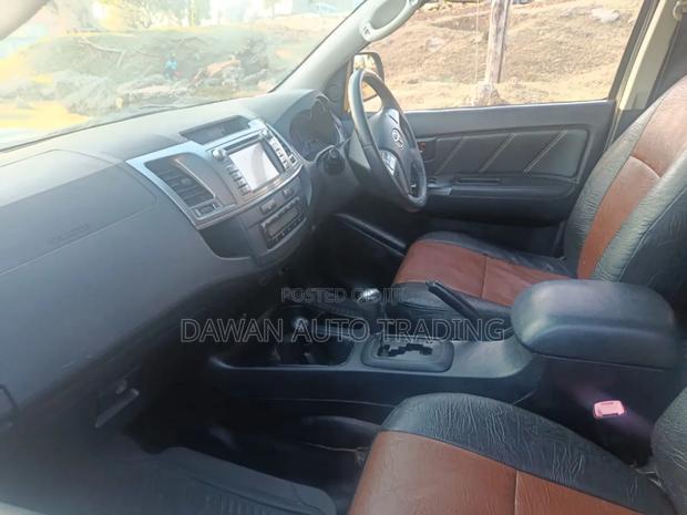 Toyota Hilux 3.0 D-4D 4x4 2015 Silver