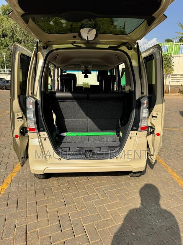 Honda N-Box 660 FWD 2018 Beige