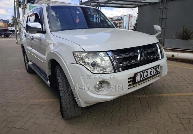 Mitsubishi Pajero 2012 White