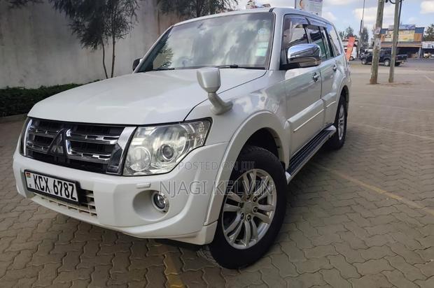 Mitsubishi Pajero 2012 White