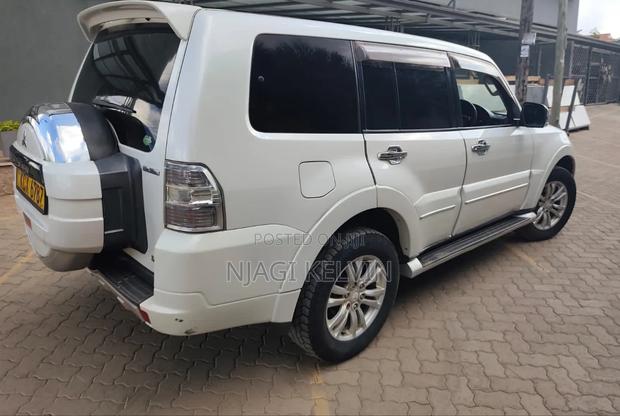Mitsubishi Pajero 2012 White