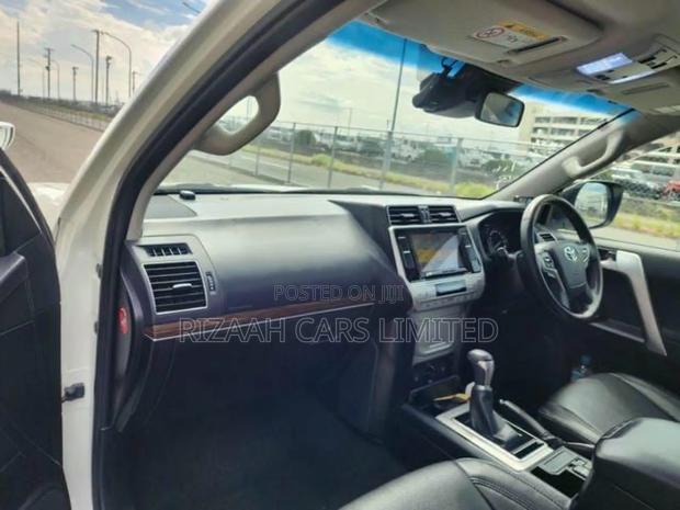 Toyota Land Cruiser Prado 2.7 2018 White