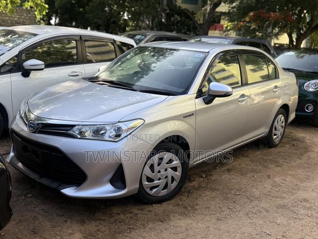 Toyota Axio 1.5 Hybrid G 2WD 2019 Silver