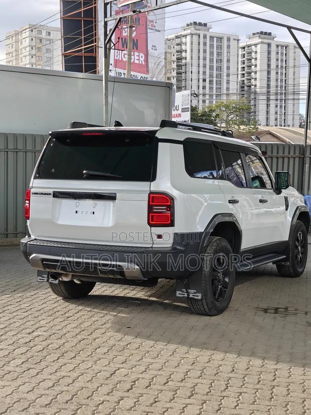 Toyota Land Cruiser Prado 2.7 2024 White