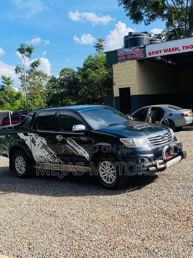 Toyota Hilux 2015 Black