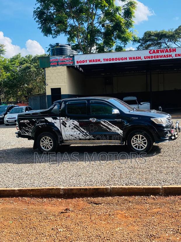 Toyota Hilux 2015 Black